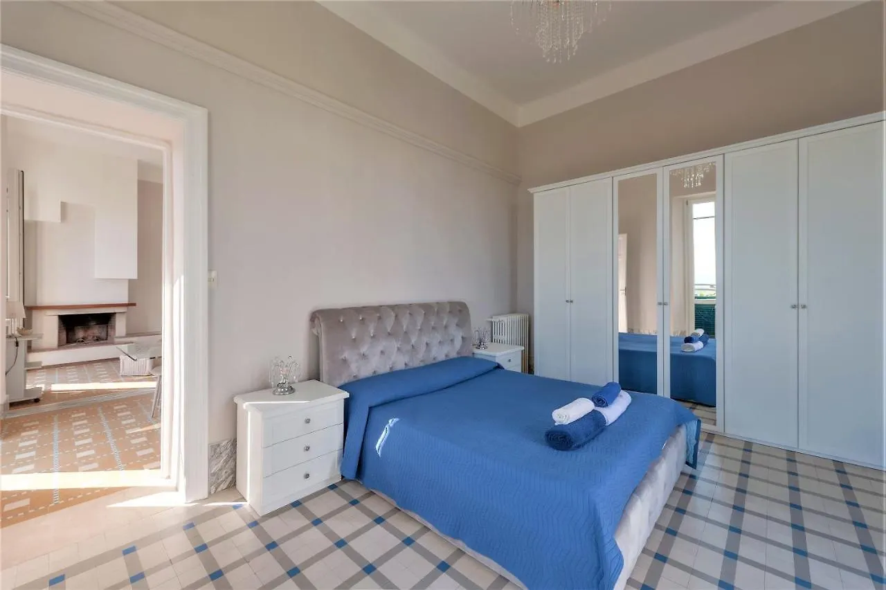 - Poetic Seafront Penthouse Versilia - Massa  Tatil Evi