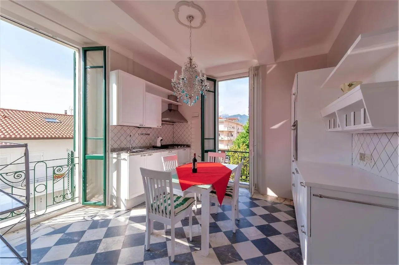 - Poetic Seafront Penthouse Versilia - Massa  0*, Massa (Tuscany) İtalya